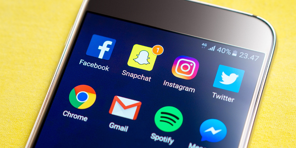 The Pros and Cons of Snapchat Marketing